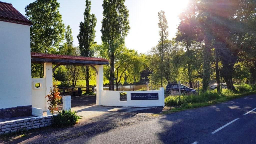 Domaine De L'Etanchet Otel Saint-Hilaire-le-Vouhis Dış mekan fotoğraf